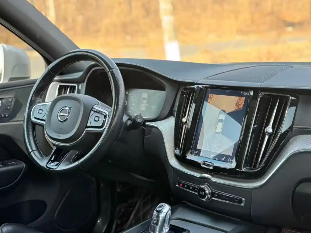 VOLVO XC60 PLUG IN HYBRID