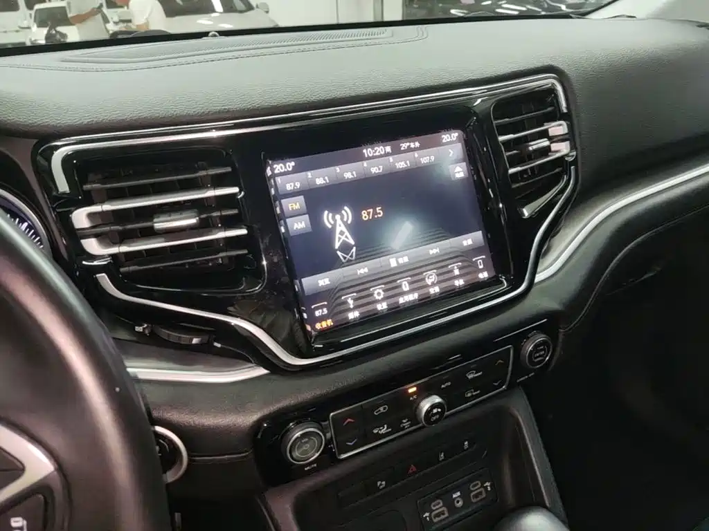 Jeep Grand Commander — миниатюра 13