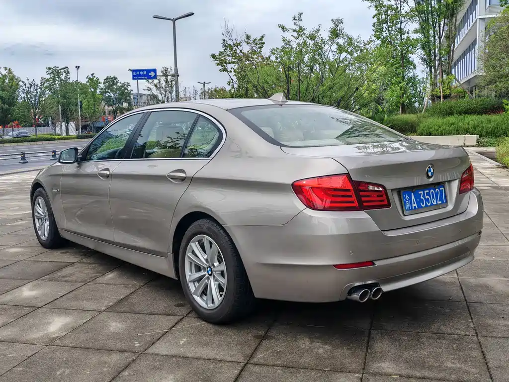 BMW 5 Series — миниатюра 4