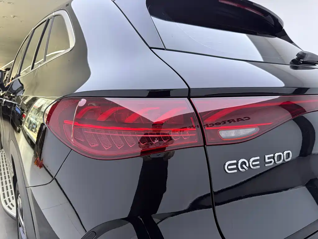 Mercedes-Benz EQE SUV — миниатюра 6