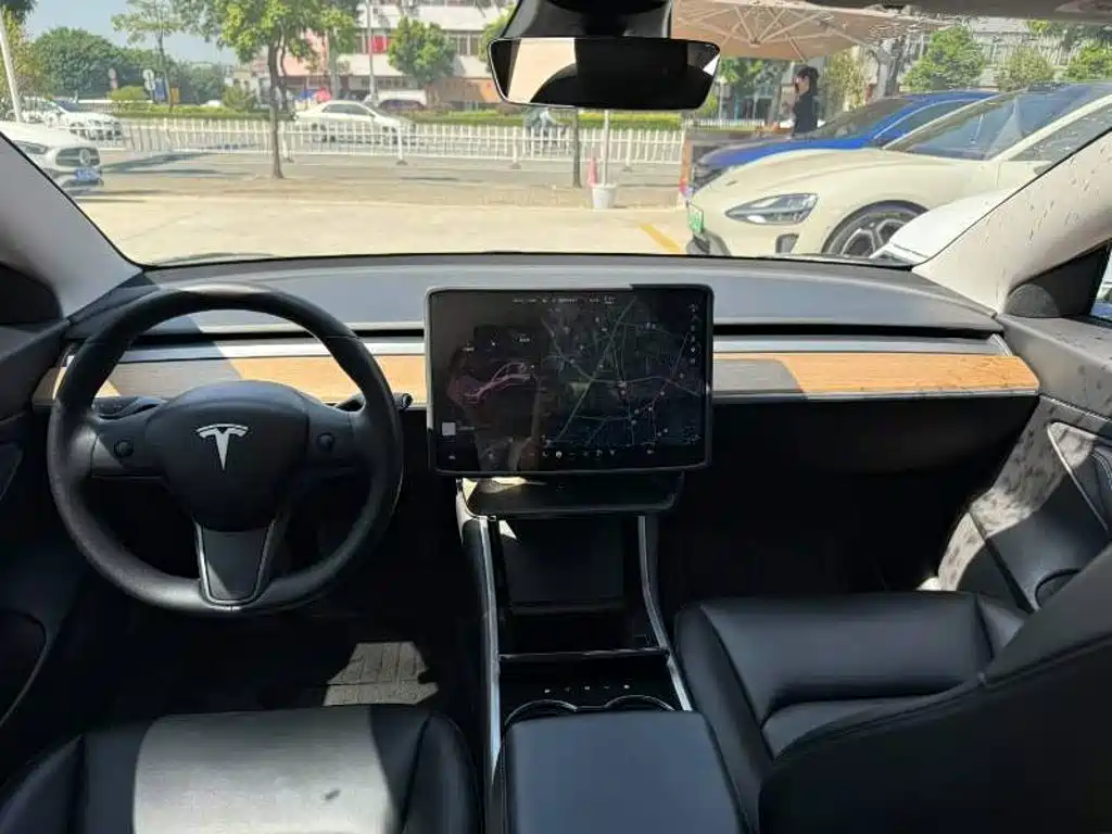 Tesla Model 3 — миниатюра 5