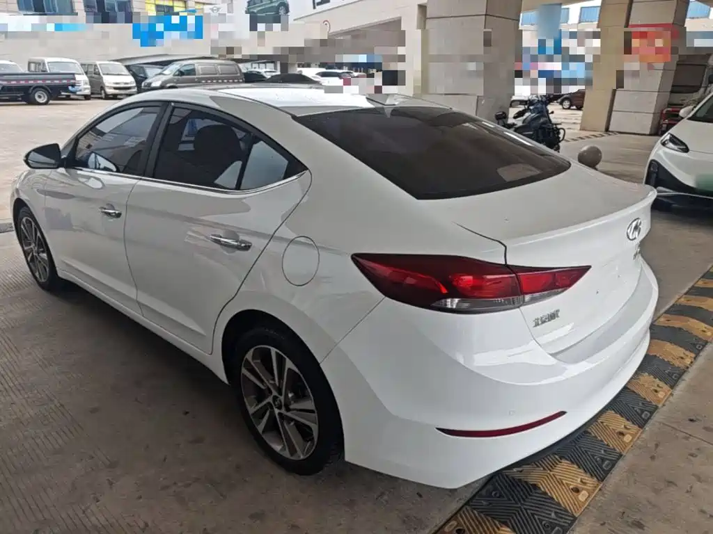 Hyundai Elantra — миниатюра 5