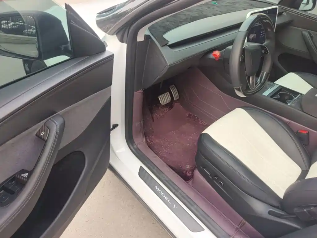 Tesla Model Y — миниатюра 16