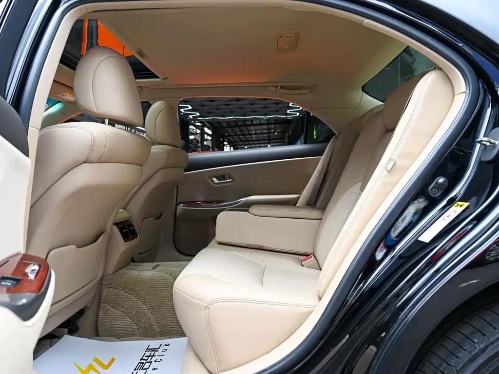 Toyota Crown — миниатюра 12