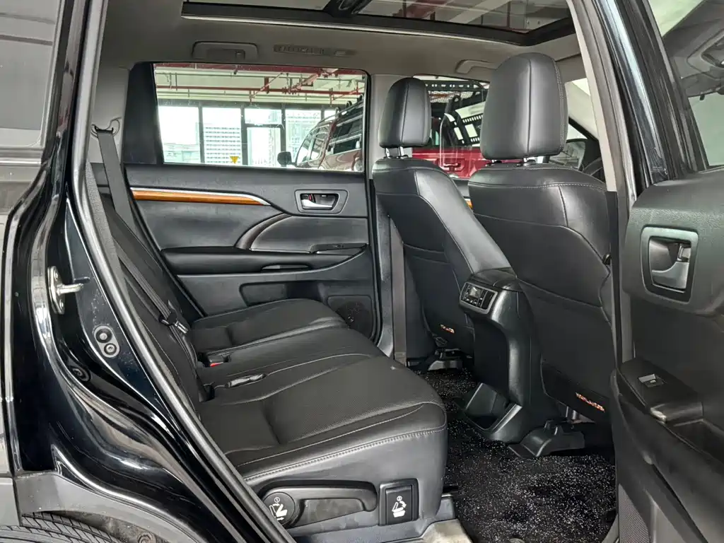 Toyota Highlander — миниатюра 9