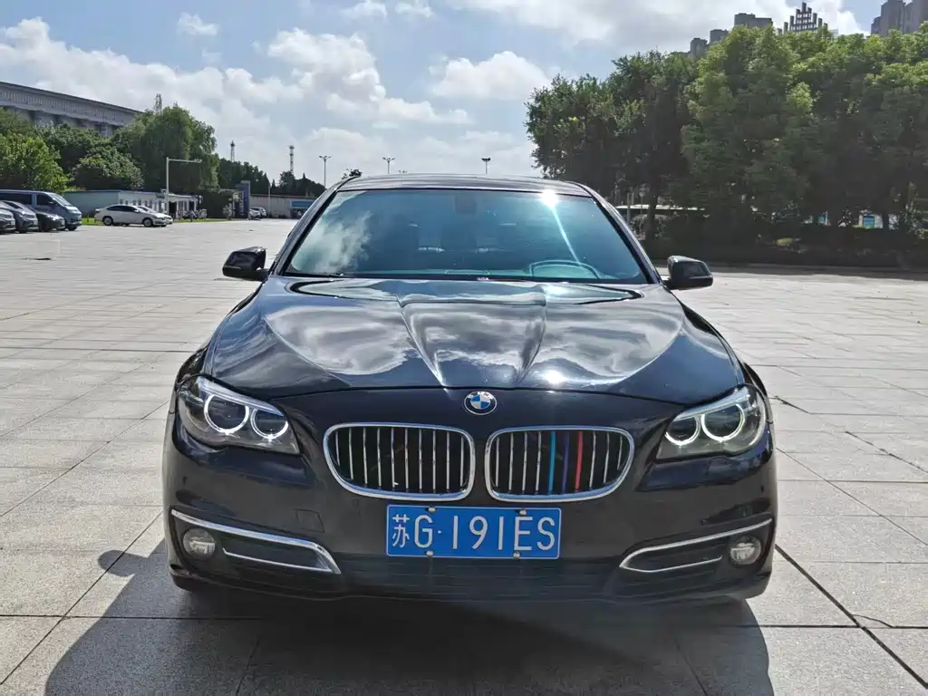 BMW 5 Series — миниатюра 2