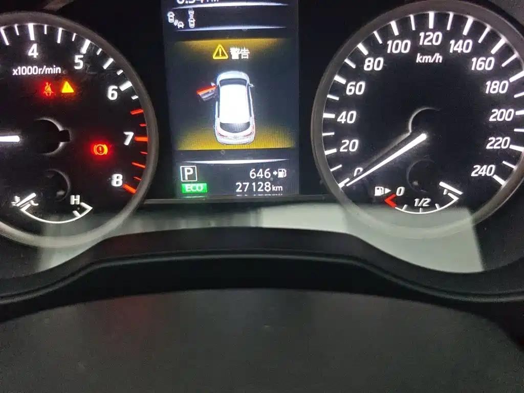 Nissan Tiida — миниатюра 5
