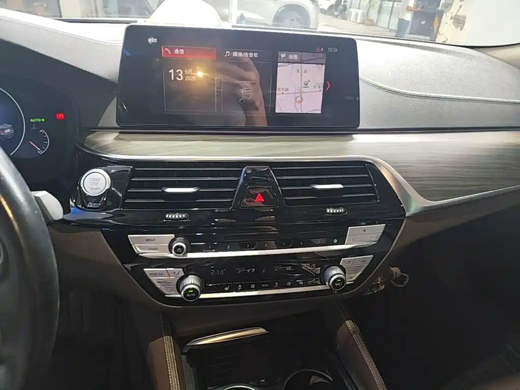 BMW 5 Series — миниатюра 13