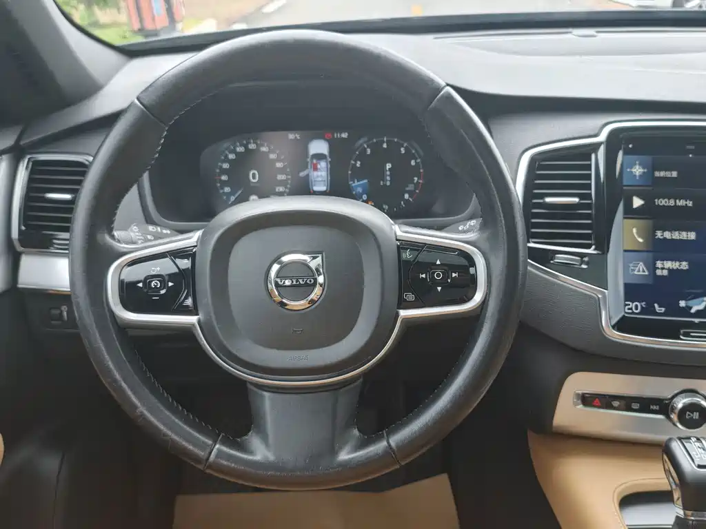 Volvo XC90 — миниатюра 7
