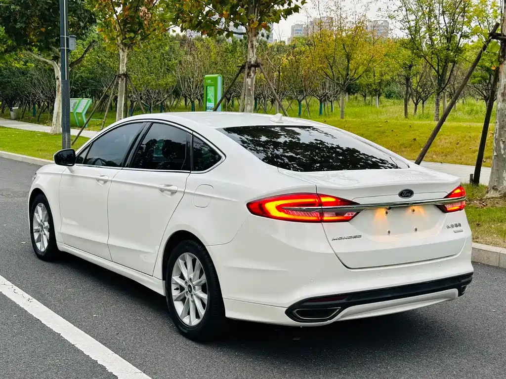 Ford Mondeo — миниатюра 6