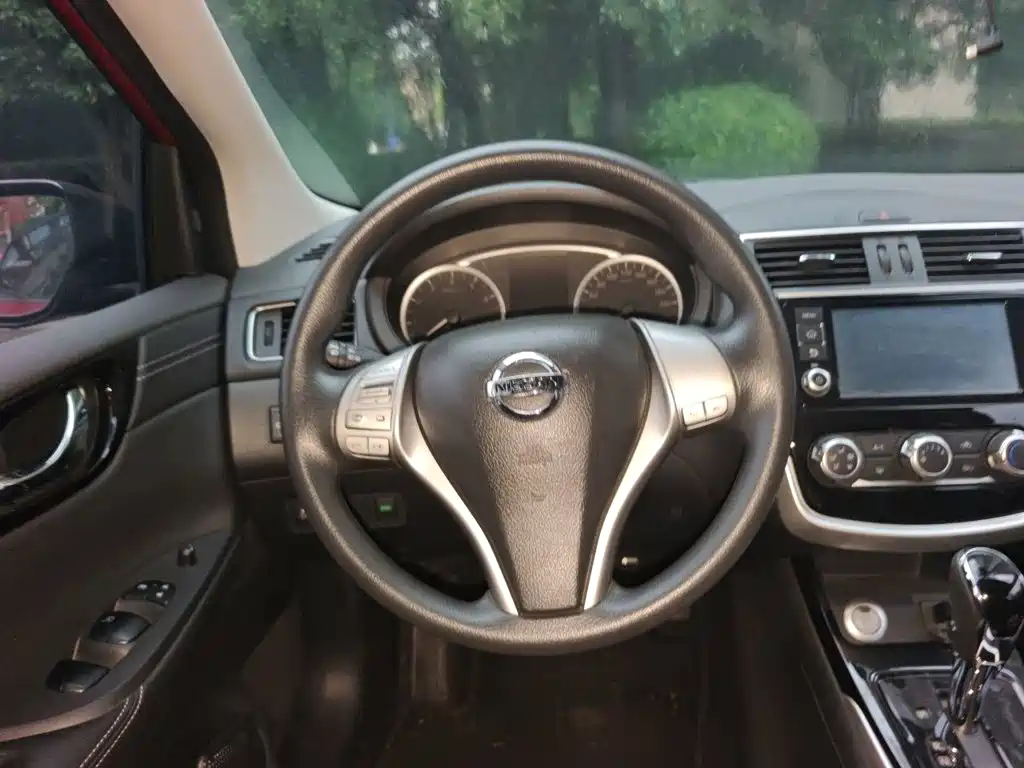 Nissan Tiida — миниатюра 3