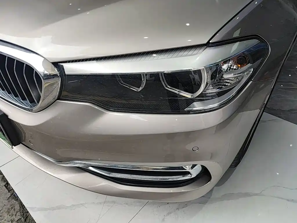 BMW 5 Series — миниатюра 24