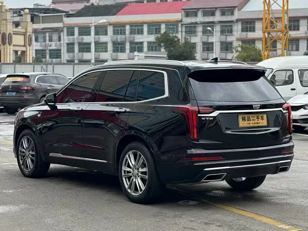 CADILLAC XT6