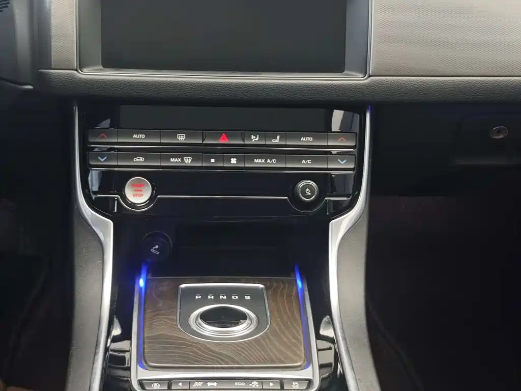 Jaguar XFL — миниатюра 10