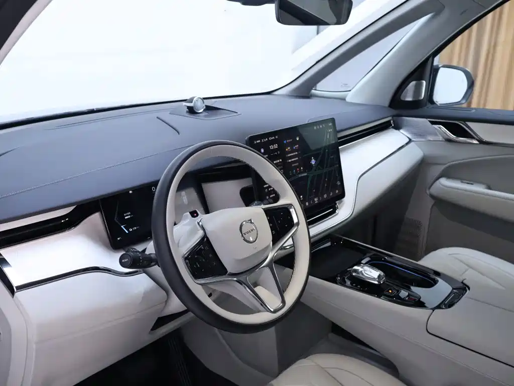 Volvo EM90 — миниатюра 11