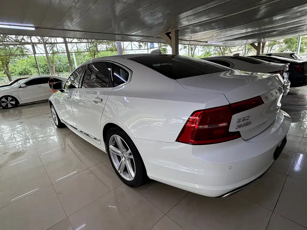 Volvo S90 2019 T5