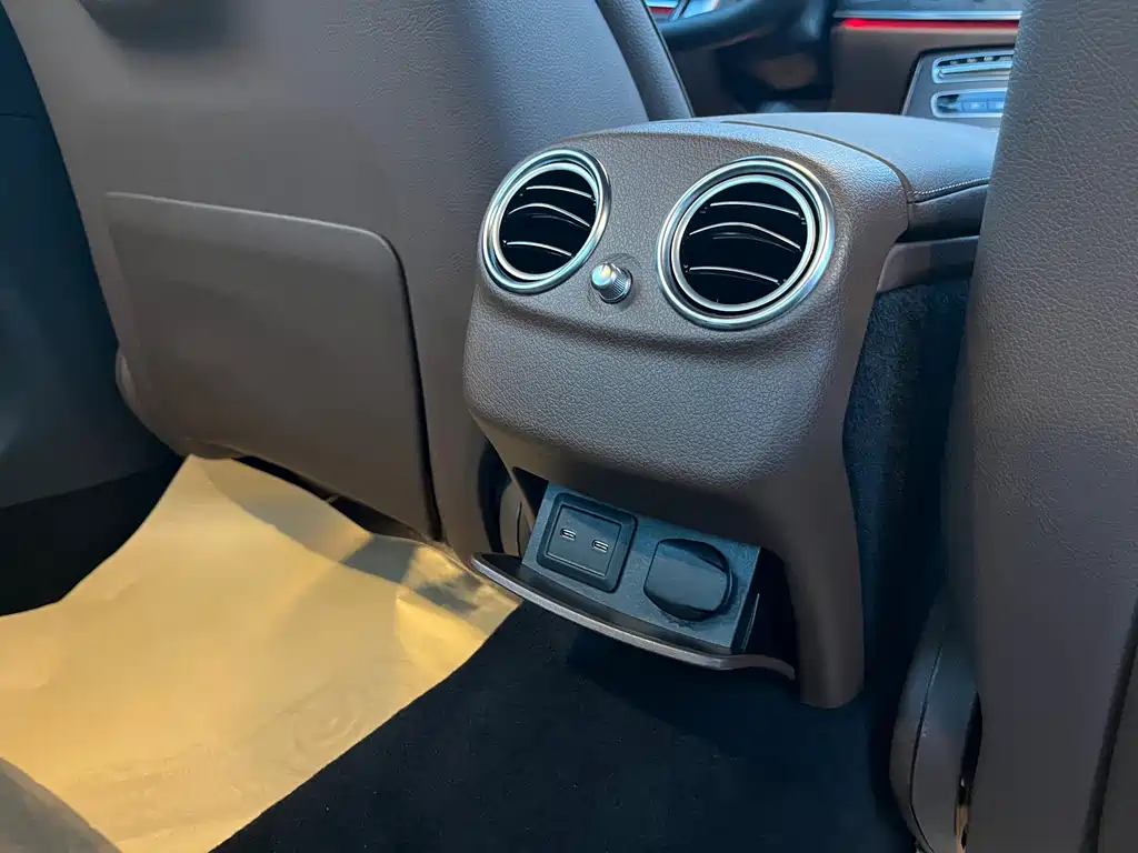 Mercedes-Benz E-Class (Import) — миниатюра 19