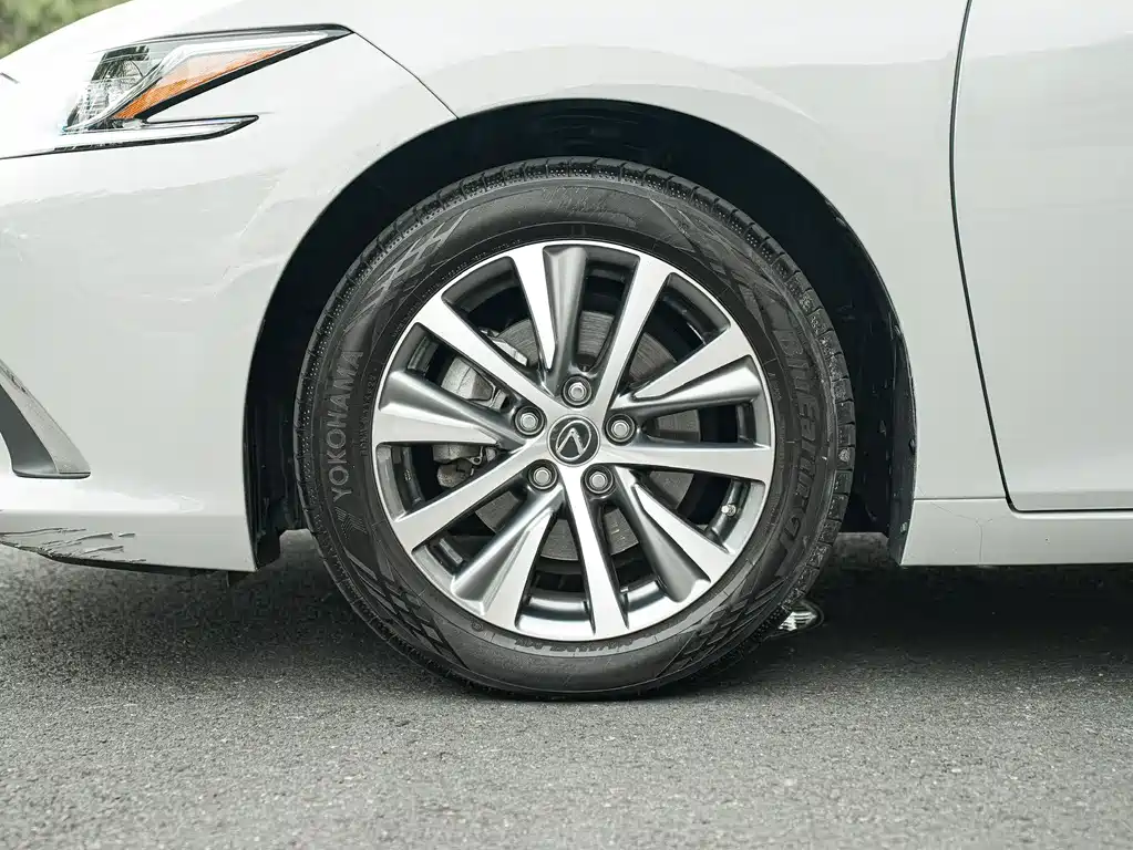 Lexus ES — миниатюра 8