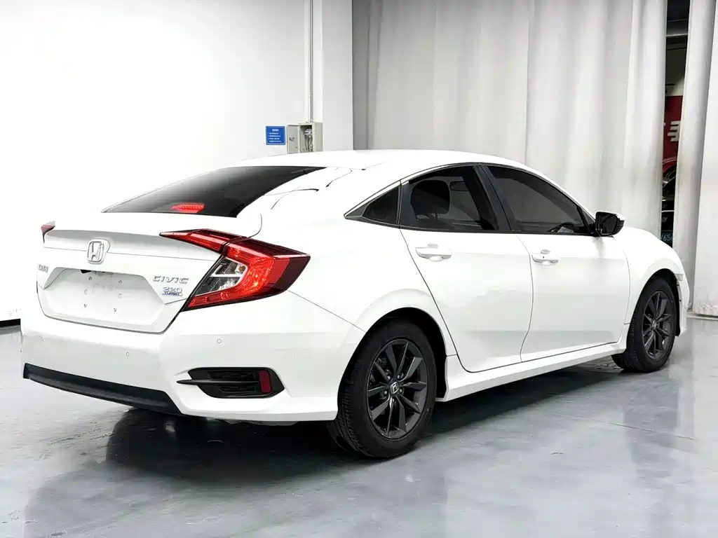 Honda Civic — миниатюра 18