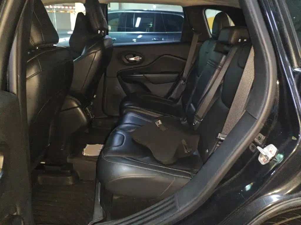 Jeep Cherokee — миниатюра 18