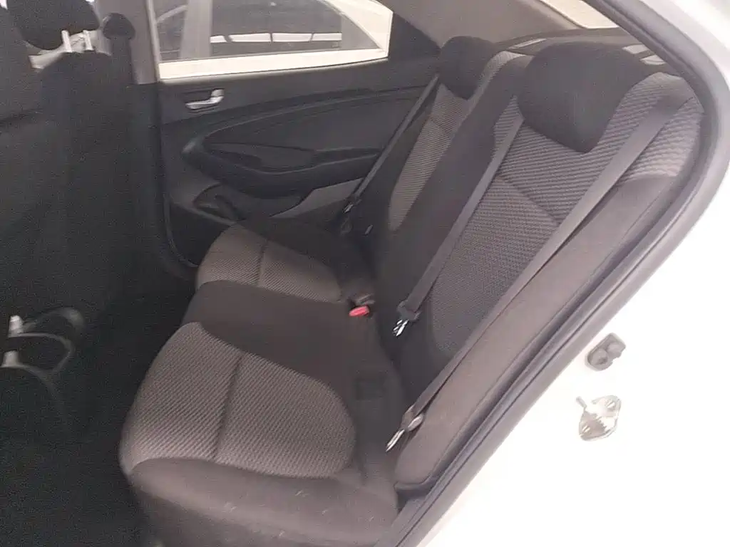 Hyundai Verna — миниатюра 17