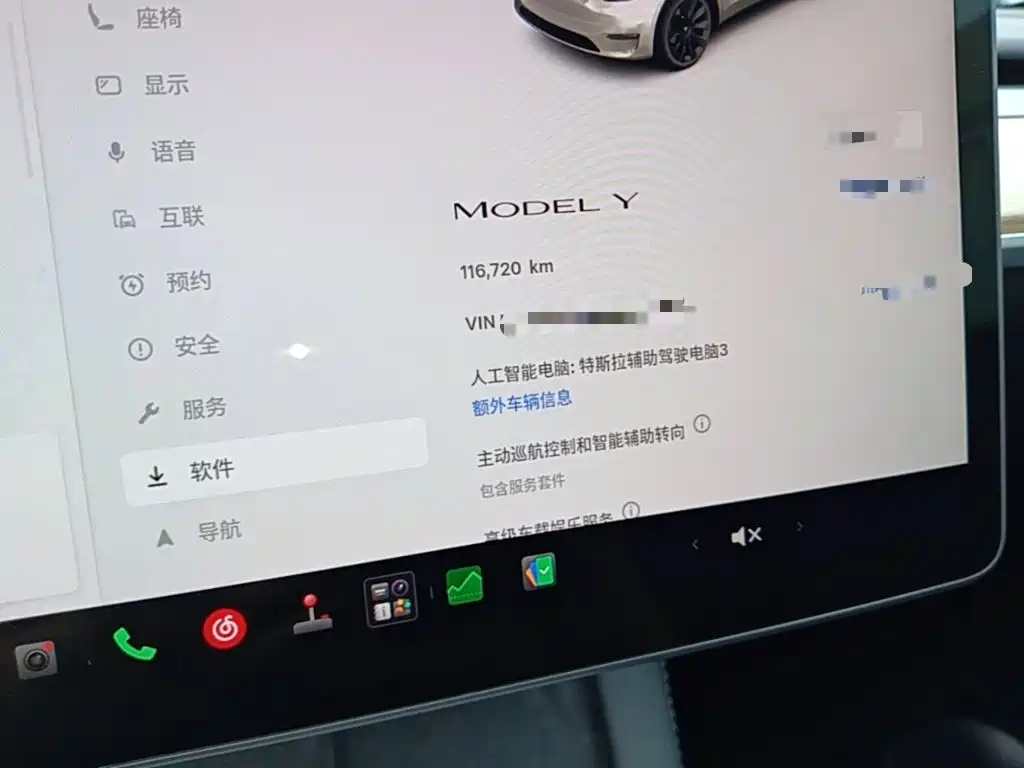 Tesla Model Y — миниатюра 12