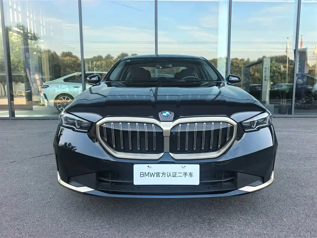 BMW 5 Series — миниатюра 2