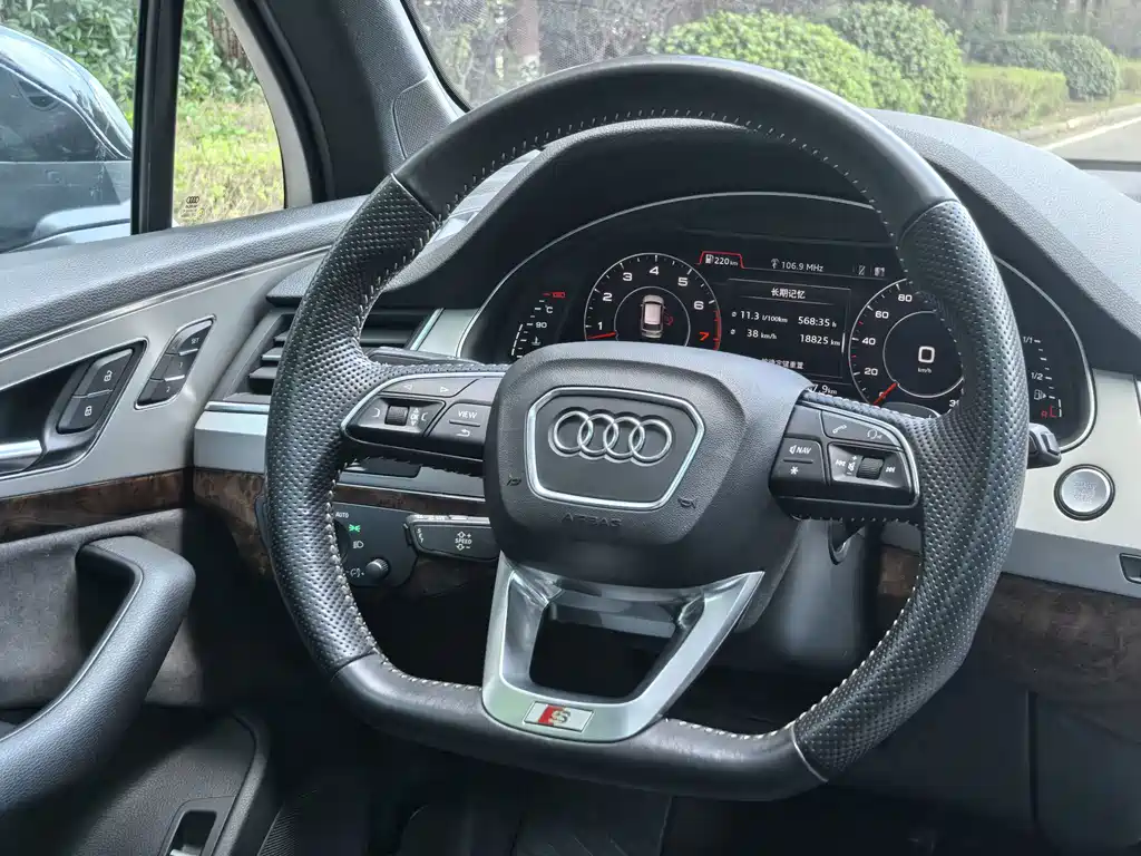 Audi Q7 — миниатюра 13