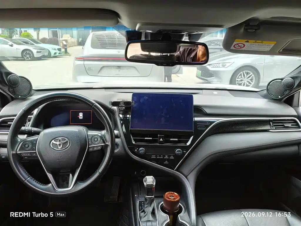 Toyota Camry — миниатюра 5