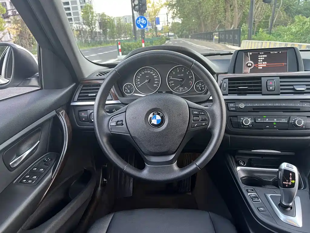 BMW 3 Series — миниатюра 14