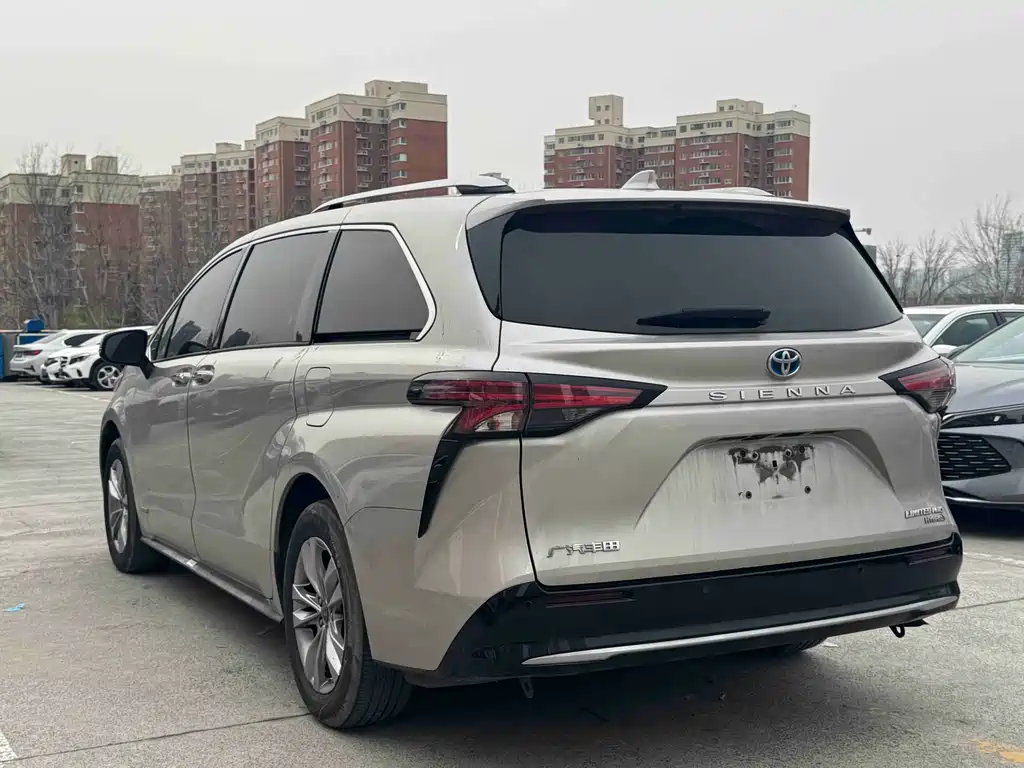 TOYOTA SIENNA
