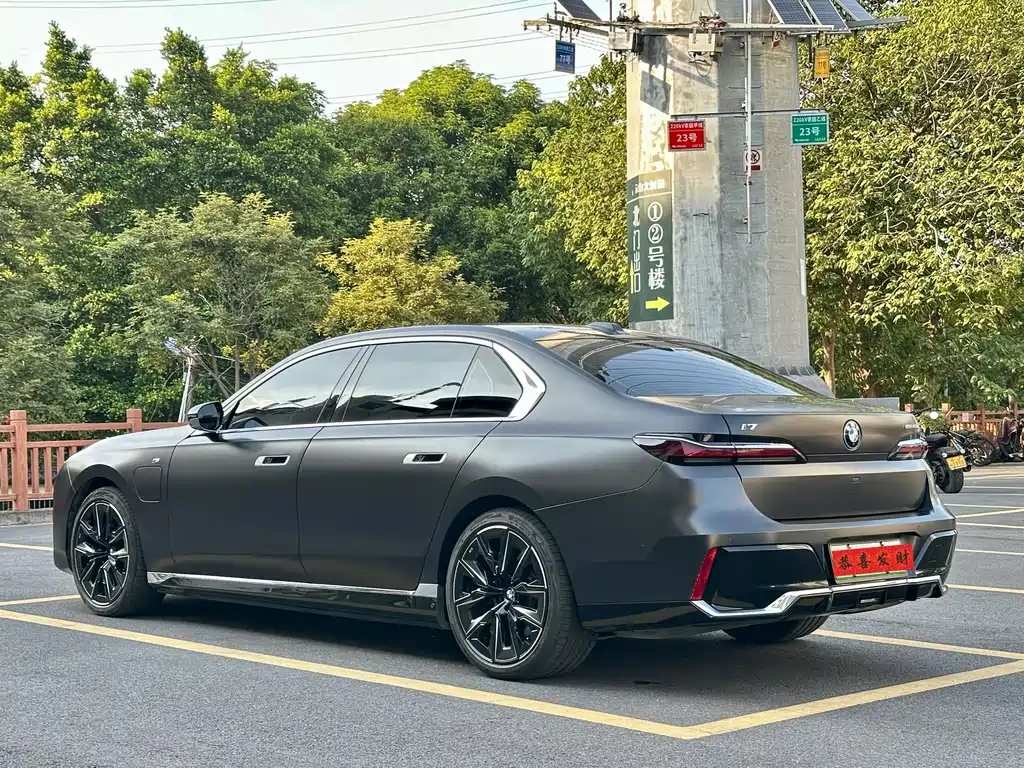 BMW i7 — миниатюра 8