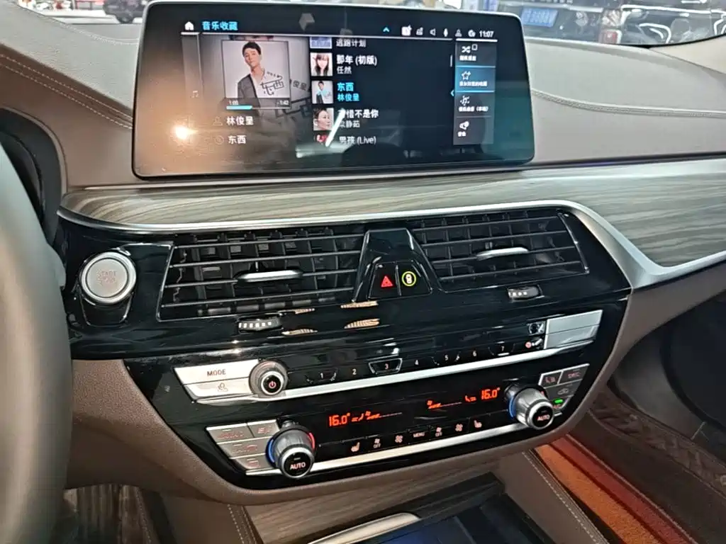 BMW 5 Series New Energy — миниатюра 13