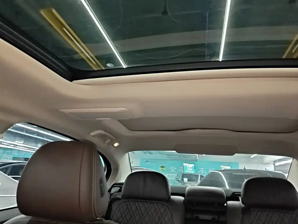 BMW 5 Series New Energy — миниатюра 18