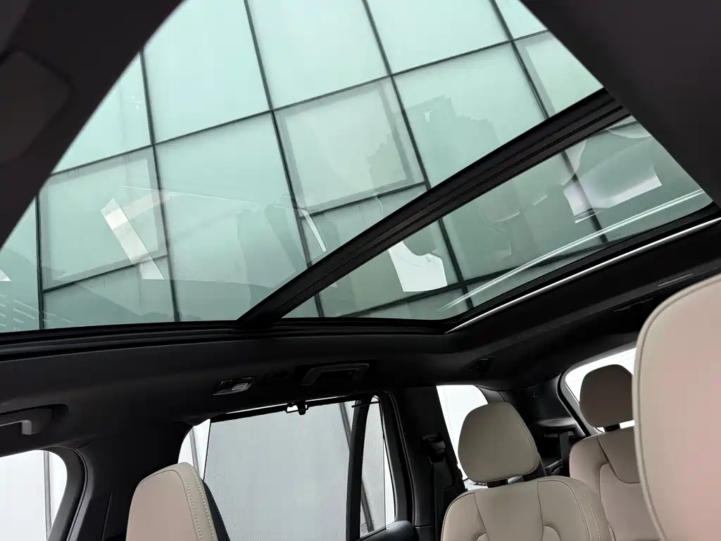 Volvo XC90 — миниатюра 23