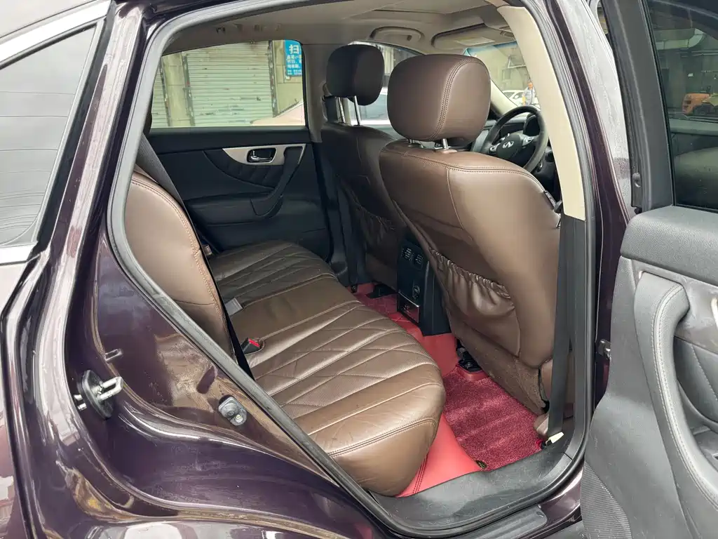 Infiniti QX70 — миниатюра 8