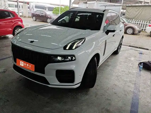 2022 Lynk & Co 09