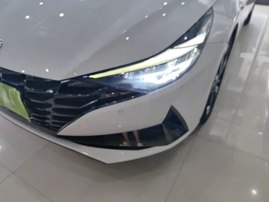 Hyundai Elantra — миниатюра 24