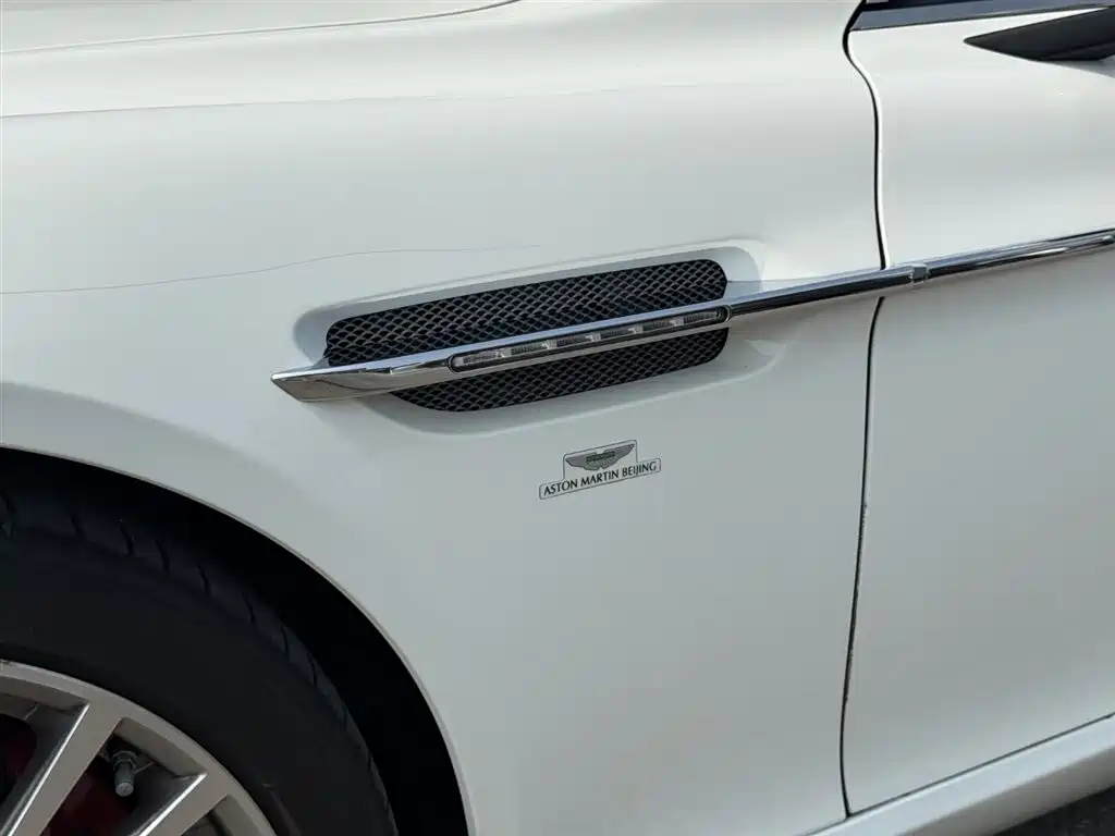 Aston Martin Rapide — миниатюра 5