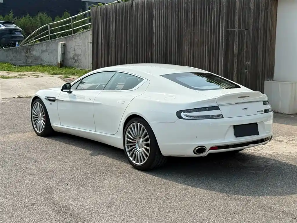 Aston Martin Rapide — миниатюра 10