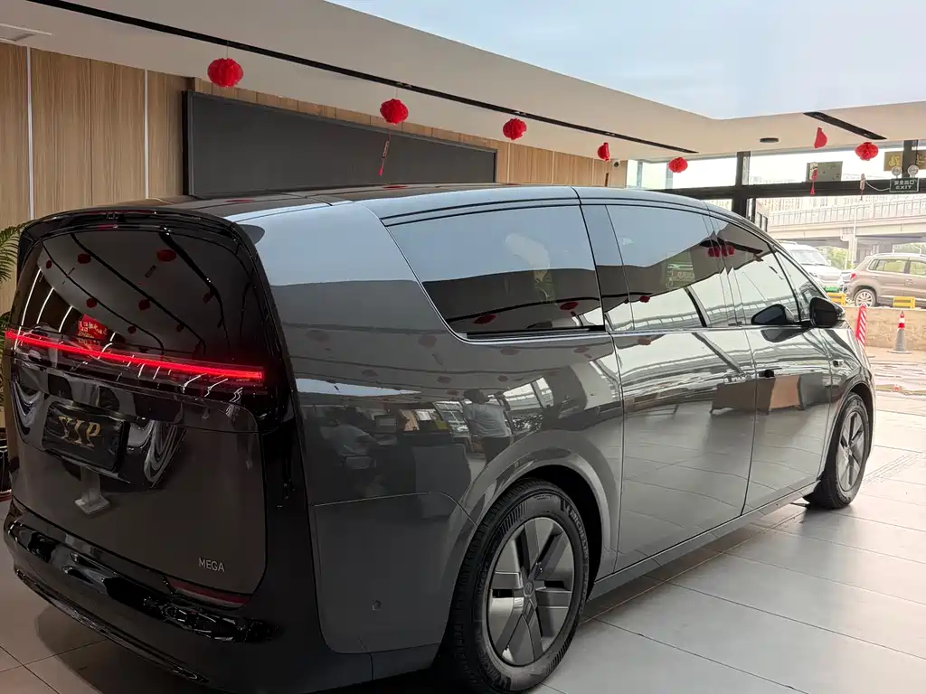 Li Auto MEGA 2024 Ultra