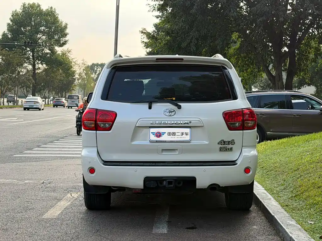 Toyota Sequoia — миниатюра 5
