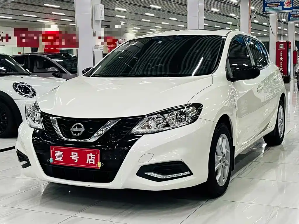 NISSAN TIIDA