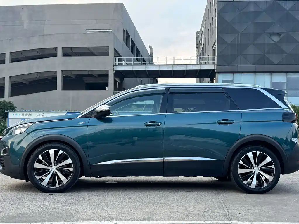 Peugeot 5008 — миниатюра 5