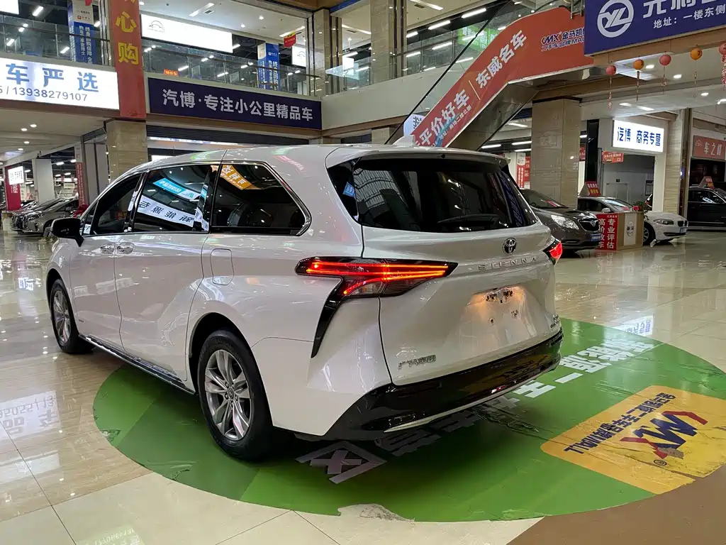 Toyota Sienna — миниатюра 6
