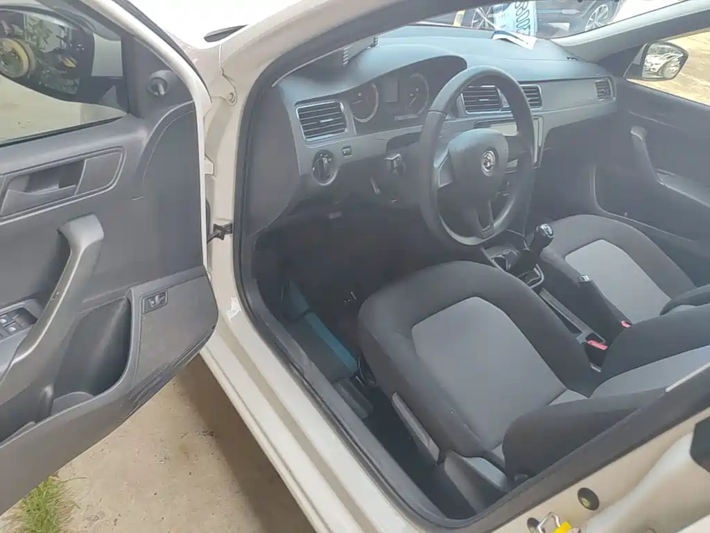 Skoda Rapid — миниатюра 16