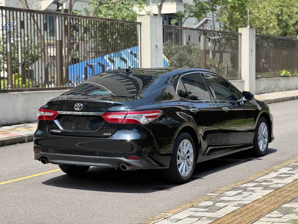 Toyota Camry — миниатюра 8