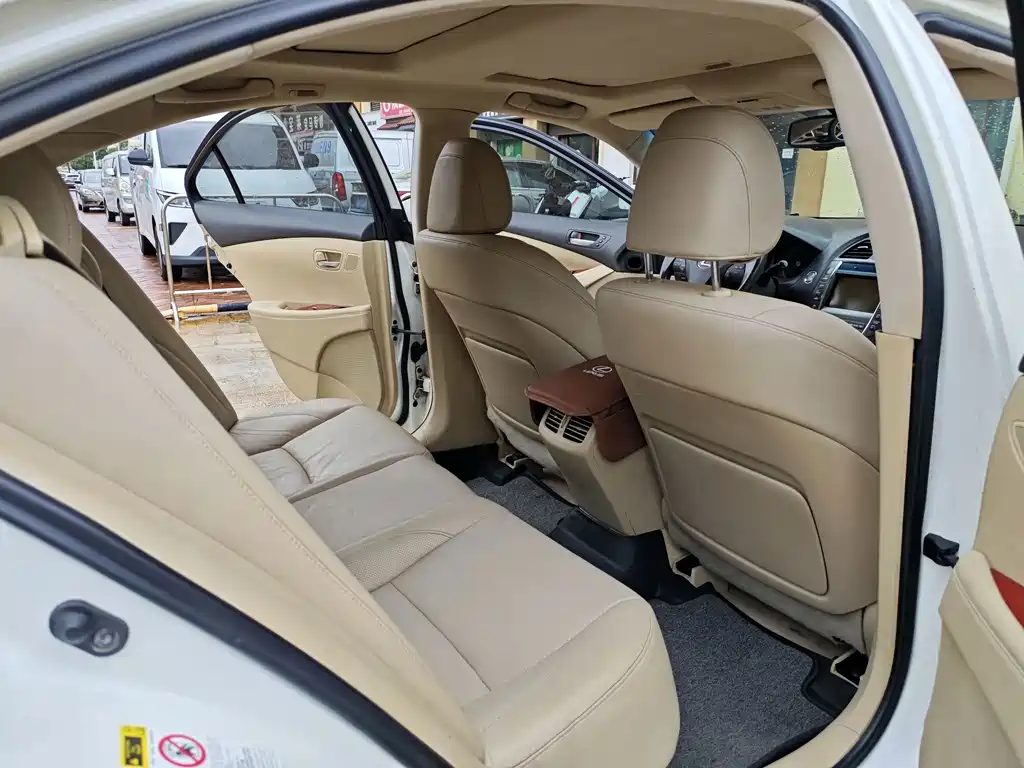 Lexus ES — миниатюра 8