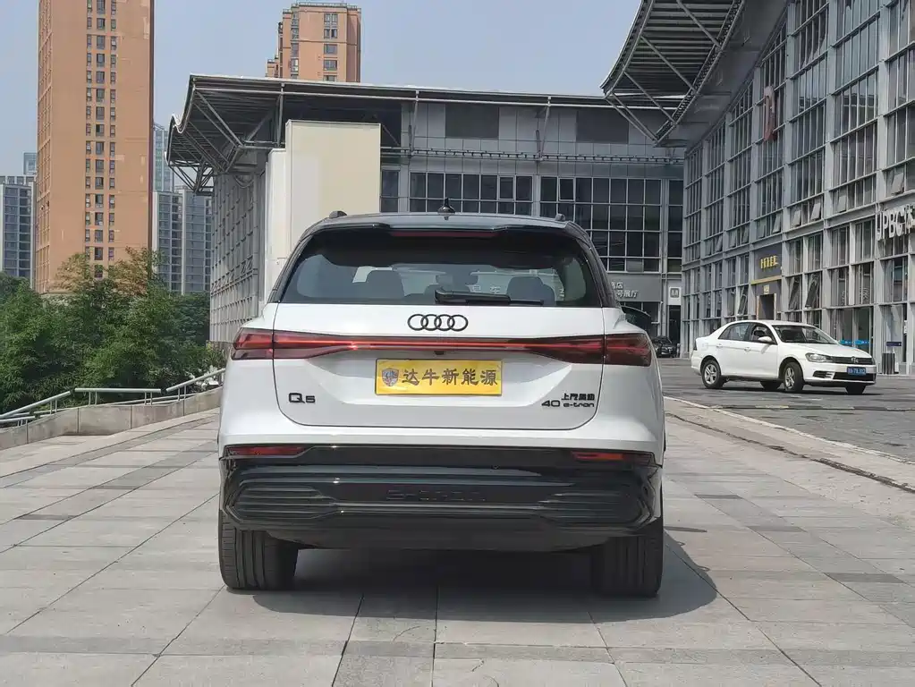 Audi Q5 e-tron — миниатюра 5