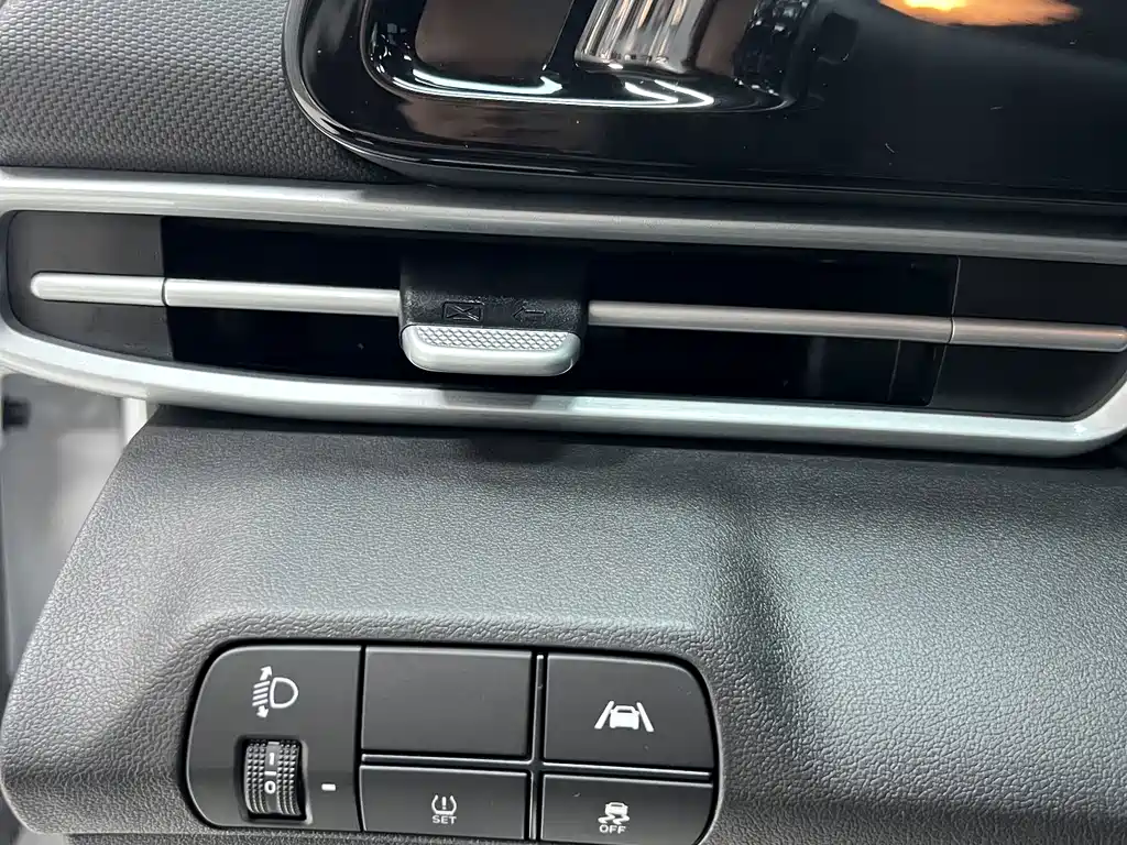 Hyundai Elantra — миниатюра 7